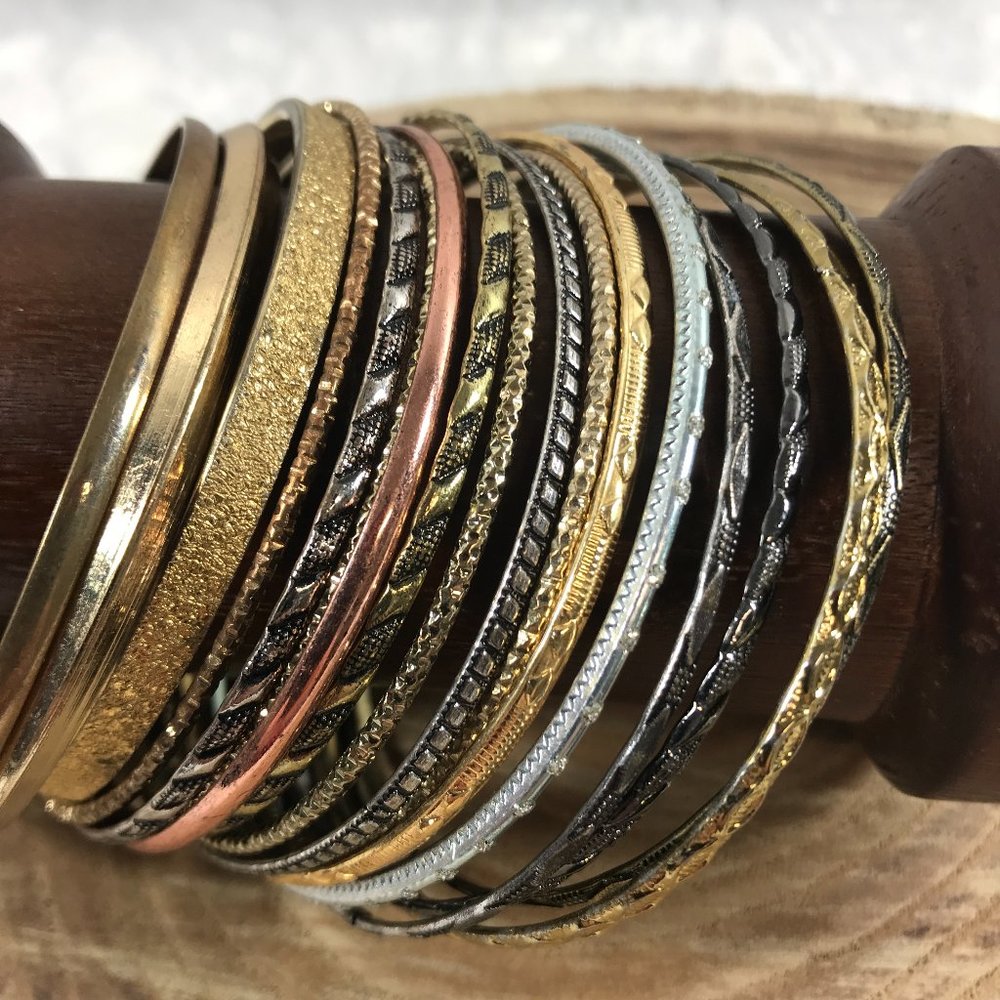 Lot of Bangle Bracelets different metal colors Mix - Picture 2 of 5